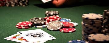 Slots ဂိမ်း spin နေစဉ် reels နှင့် bonus symbol များ